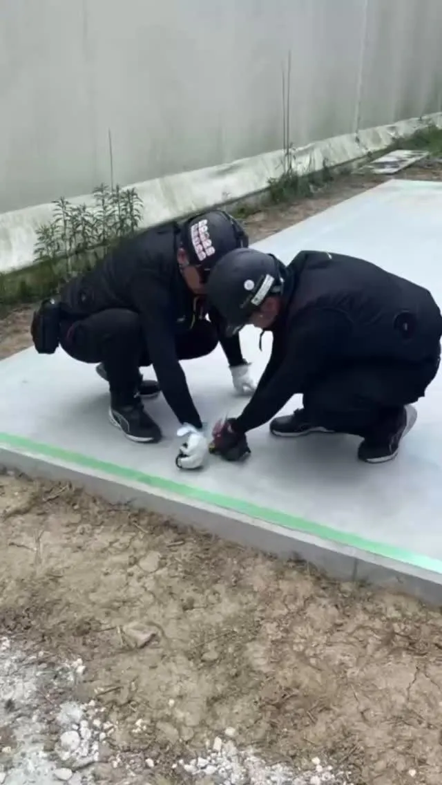 テント外に置くクーリングタワーの設置場所を