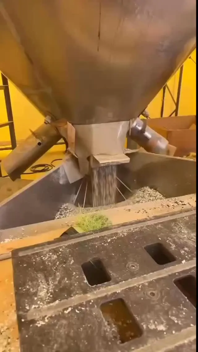 工場の中は暑さが半端ない😫